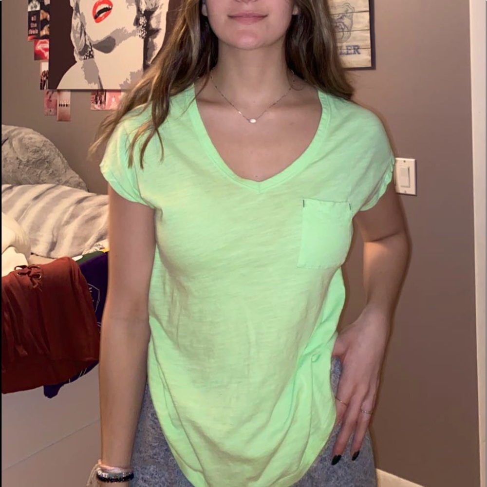 Women’s Old Navy tee